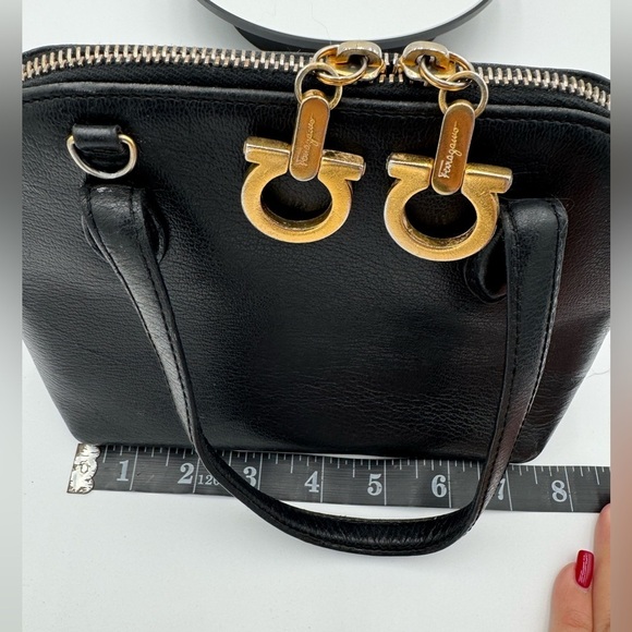 Salvatore Ferragamo Small Crossbody Bag With Signature Closure Black Leather - Picture 8 of 17